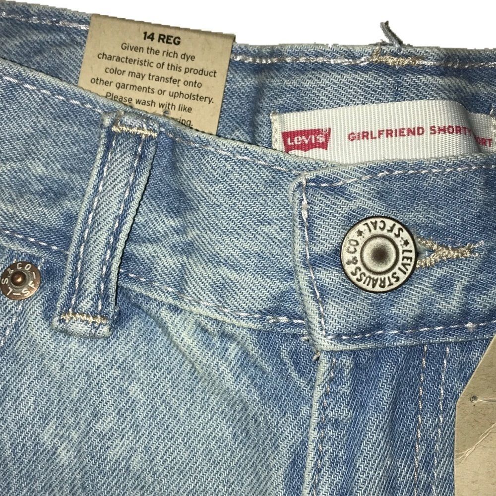 Levi’s Girlfriend Shorty Short - Picture 2 of 8